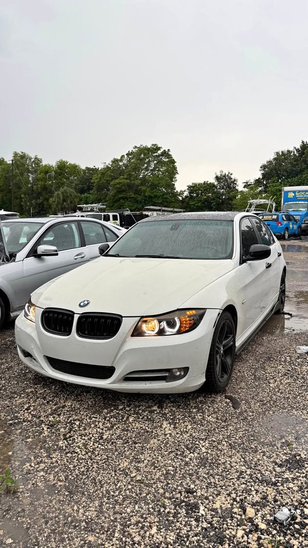 2011 BMW 3 Series - 328i Sedan 4D