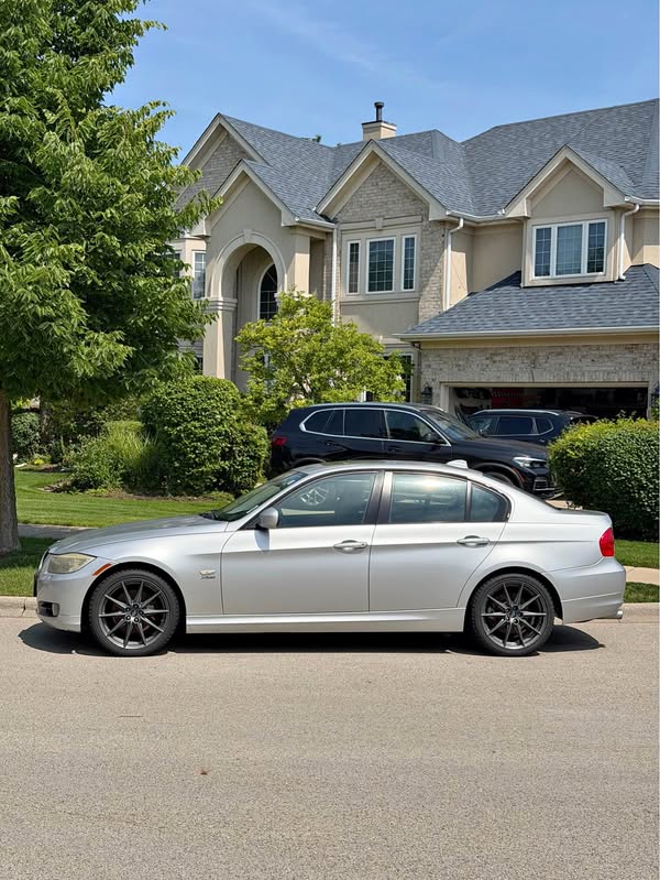 2011 BMW 3 Series - 328i xDrive Sedan 4D