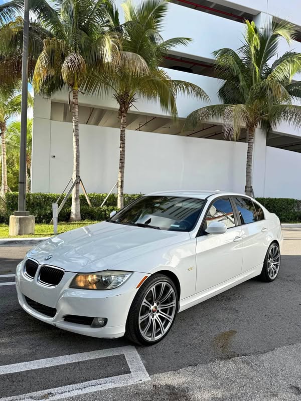 2011 BMW 3 Series - 328i Sedan 4D