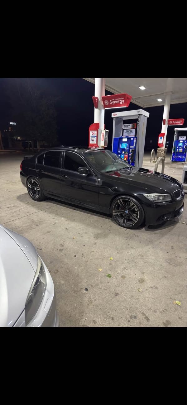 2011 BMW 3 Series - 335i xDrive Sedan 4D