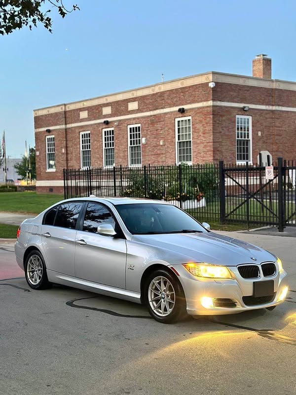 2010 BMW 3 Series - 328i xDrive Sedan 4D