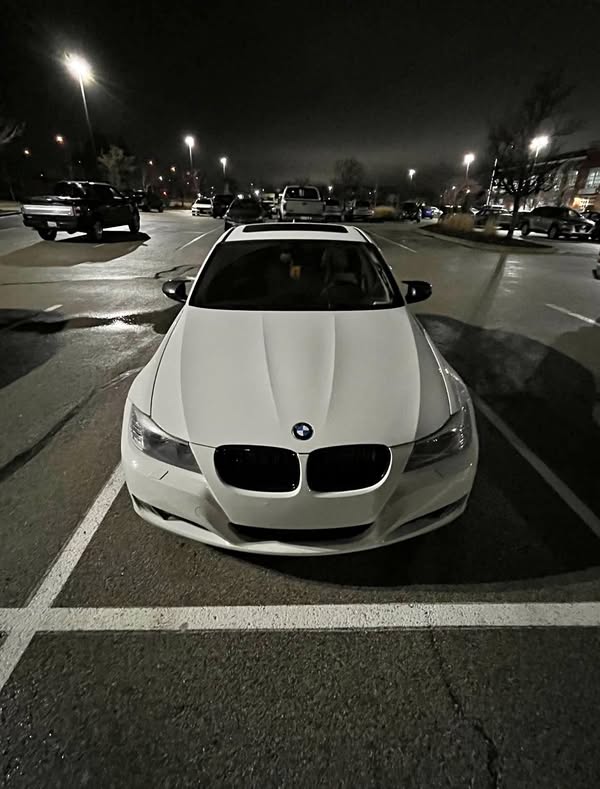 2011 BMW 3 Series - 328i xDrive Sedan 4D