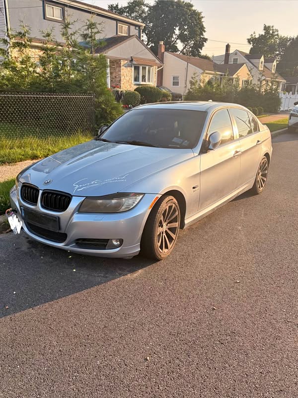 2011 BMW 3 Series - 328i xDrive Sedan 4D