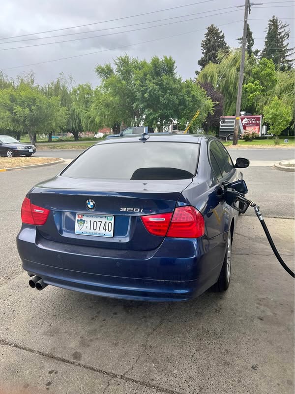 2011 BMW 3 Series - 328i xDrive Sedan 4D