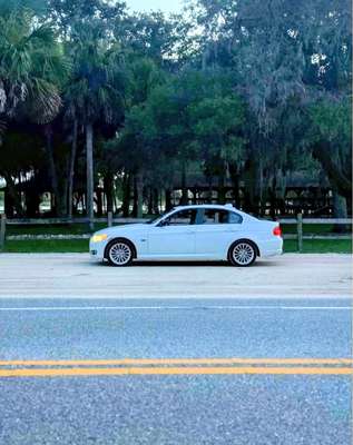 2011 BMW 3-Series XI