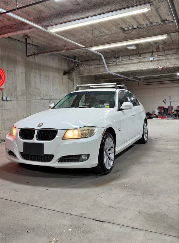 2011 BMW 3 Series - 328i xDrive Sedan 4D