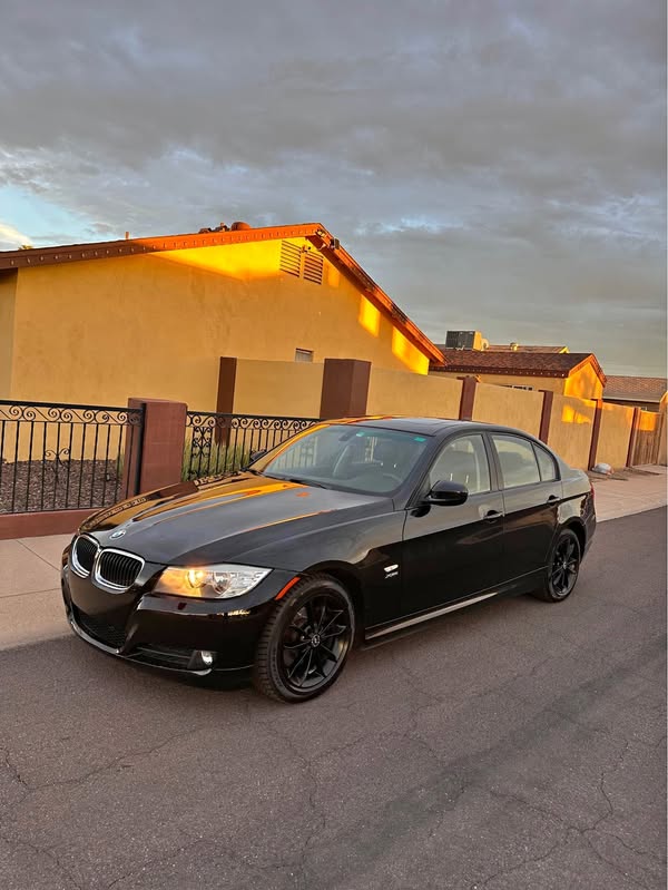 2011 BMW 3 Series - 320i xDrive Sedan 4D