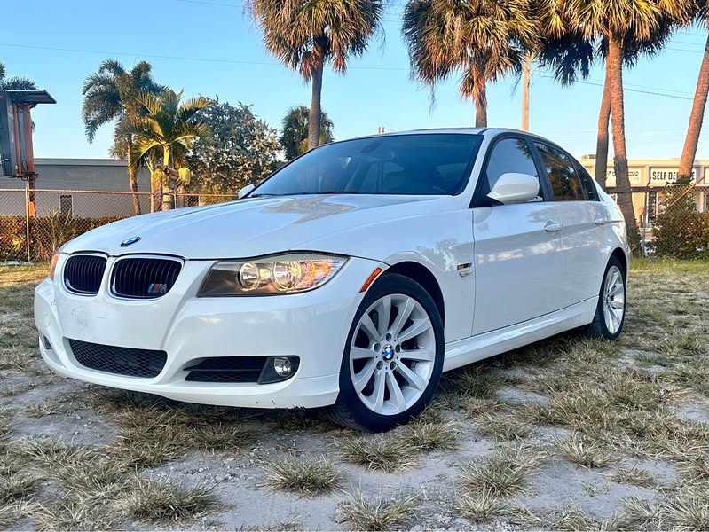 2011 BMW 3 Series - 320i Sedan 4D