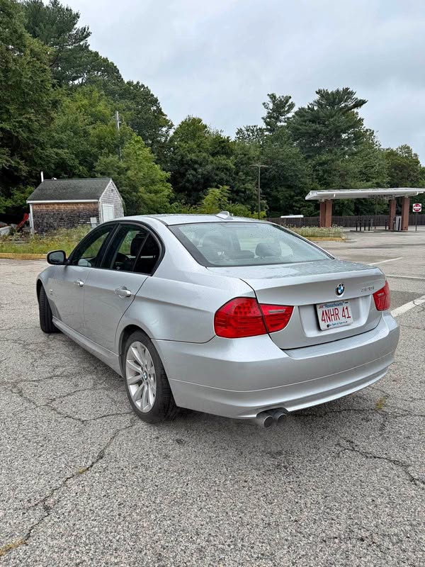 2011 BMW 3 Series - 328i xDrive Sedan 4D