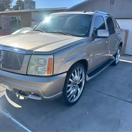2004 Cadillac Escalade EXT - Premium Sport Utility Pickup 4D 5 1\/4 ft