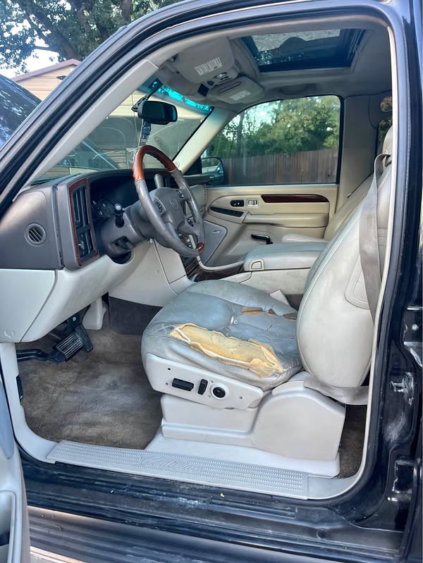 2003 Cadillac Escalade EXT - Sport Utility Pickup 4D 5 1\/4 ft