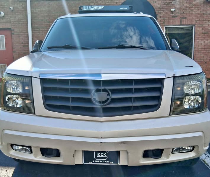2002 Cadillac Escalade EXT - Luxury Sport Utility Pickup 4D 5 1\/4 ft