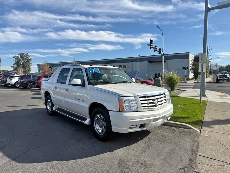 2004 Cadillac Escalade EXT - Premium Sport Utility Pickup 4D 5 1\/4 ft