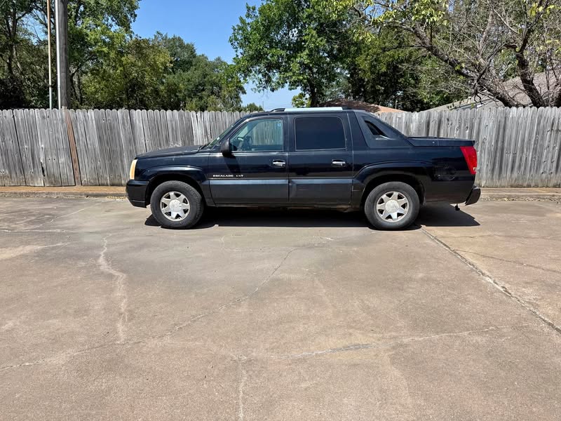 2002 Cadillac Escalade EXT - Luxury Sport Utility Pickup 4D 5 1\/4 ft