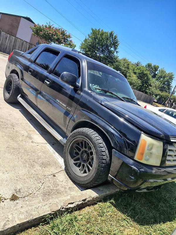 2002 Cadillac Escalade EXT - Luxury Sport Utility Pickup 4D 5 1\/4 ft
