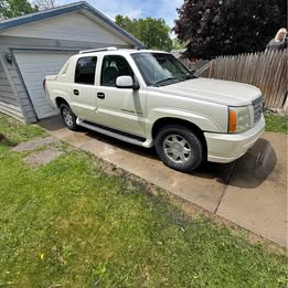2004 Cadillac Escalade EXT - Sport Utility Pickup 4D