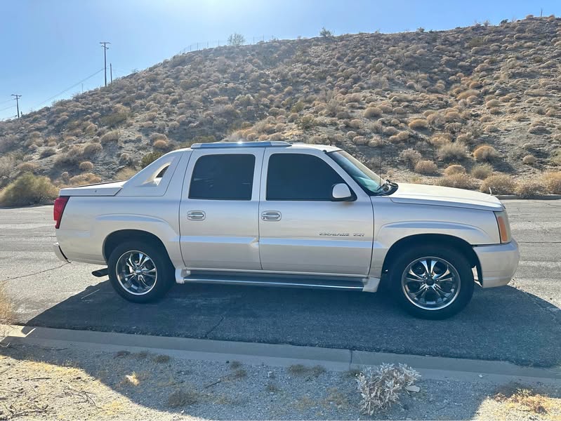 2002 Cadillac Escalade EXT - Luxury Sport Utility Pickup 4D 5 1\/4 ft
