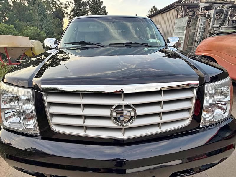 2002 Cadillac Escalade EXT - Luxury Sport Utility Pickup 4D 5 1\/4 ft