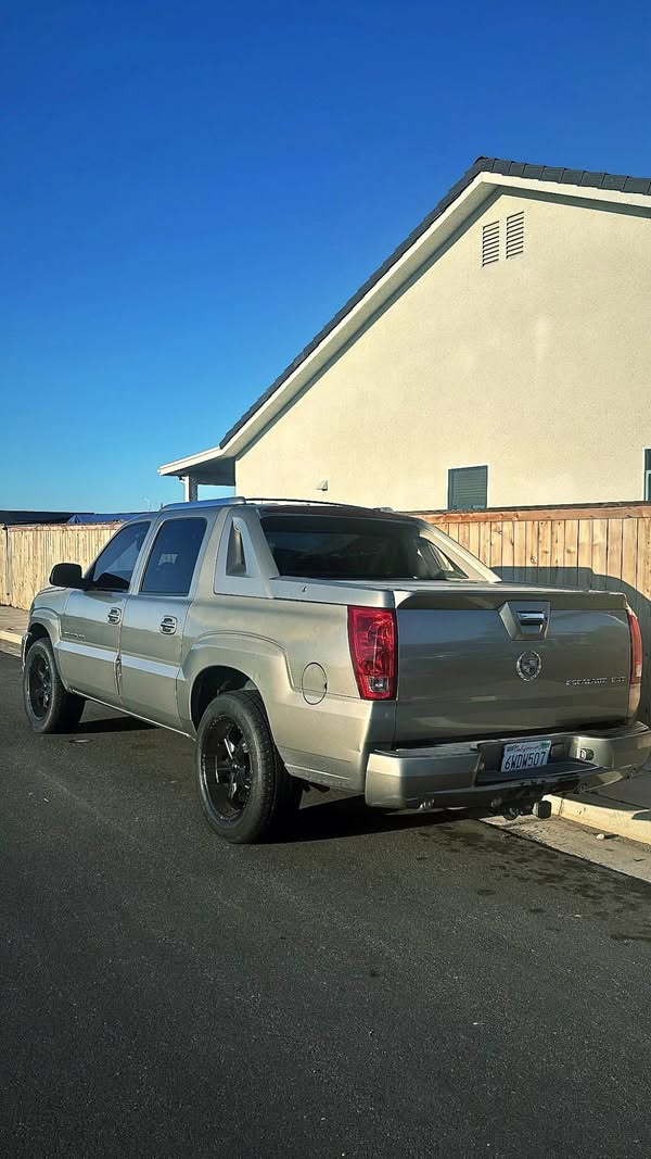 2003 Cadillac Escalade EXT - Sport Utility Pickup 4D