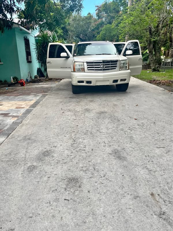 2003 Cadillac Escalade EXT - Sport Utility Pickup 4D