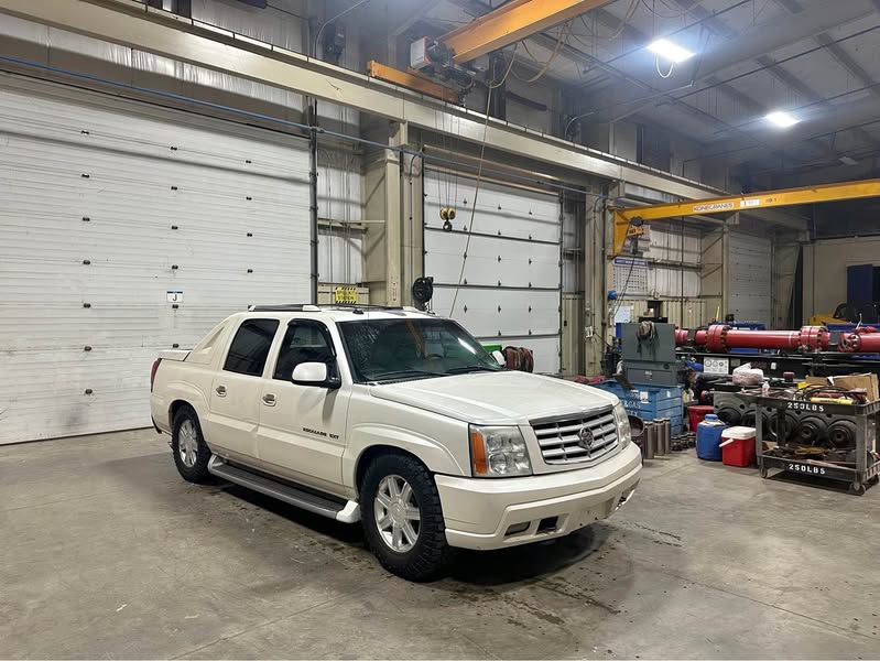 2005 Cadillac Escalade EXT - Sport Utility Pickup 4D 5 1\/4 ft