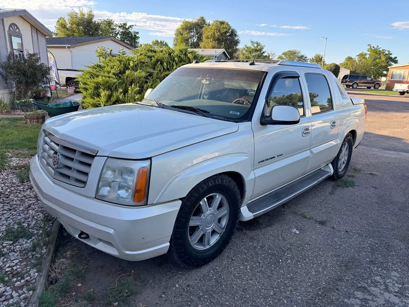 2005 Cadillac Escalade EXT - Sport Utility Pickup 4D