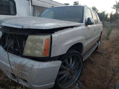 2004 Cadillac Escalade EXT - Luxury Sport Utility Pickup 4D 5 1\/4 ft