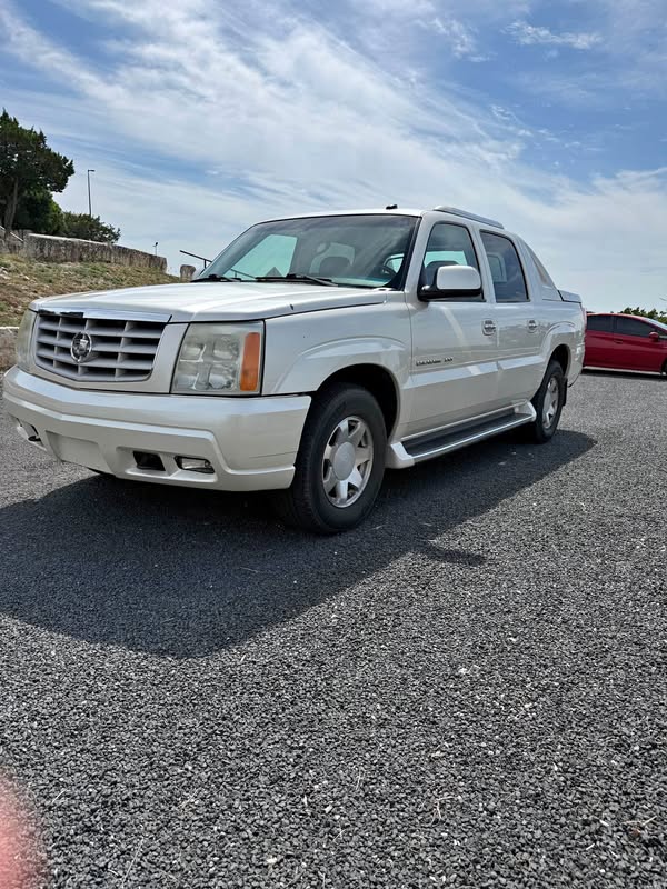 2002 Cadillac Escalade EXT - Luxury Sport Utility Pickup 4D 5 1\/4 ft