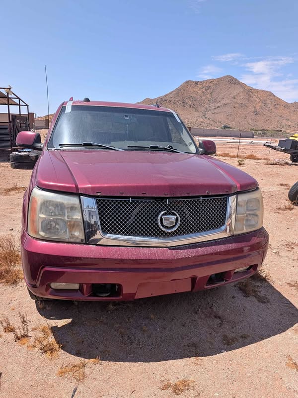 2004 Cadillac Escalade EXT - Luxury Sport Utility Pickup 4D 5 1\/4 ft