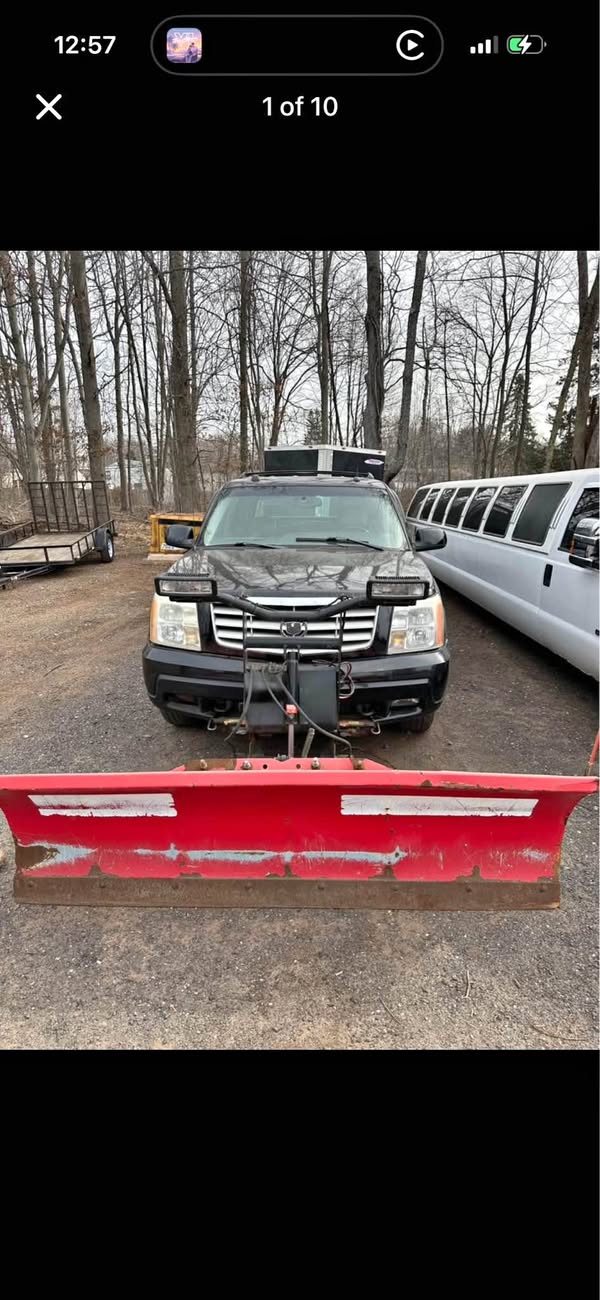 2004 Cadillac Escalade EXT - Luxury Sport Utility Pickup 4D 5 1\/4 ft