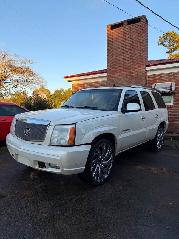 2006 Cadillac Escalade EXT - Luxury Sport Utility Pickup 4D 5 1\/4 ft