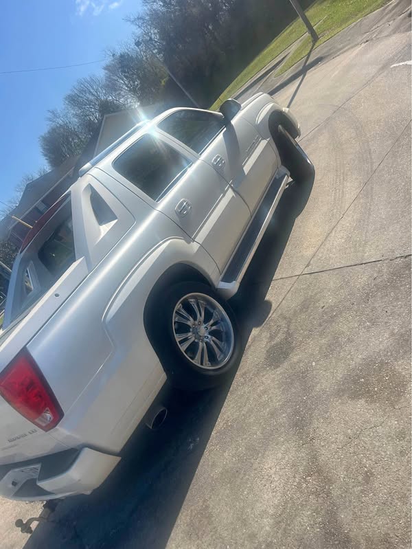 2005 Cadillac Escalade EXT - Luxury Sport Utility Pickup 4D 5 1\/4 ft