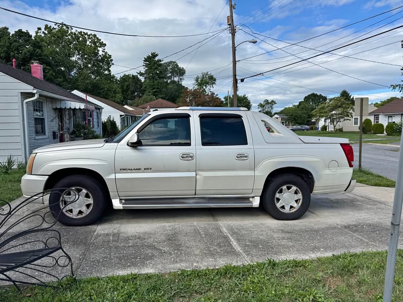 2003 Cadillac Escalade EXT - Premium Sport Utility Pickup 4D 5 1\/4 ft