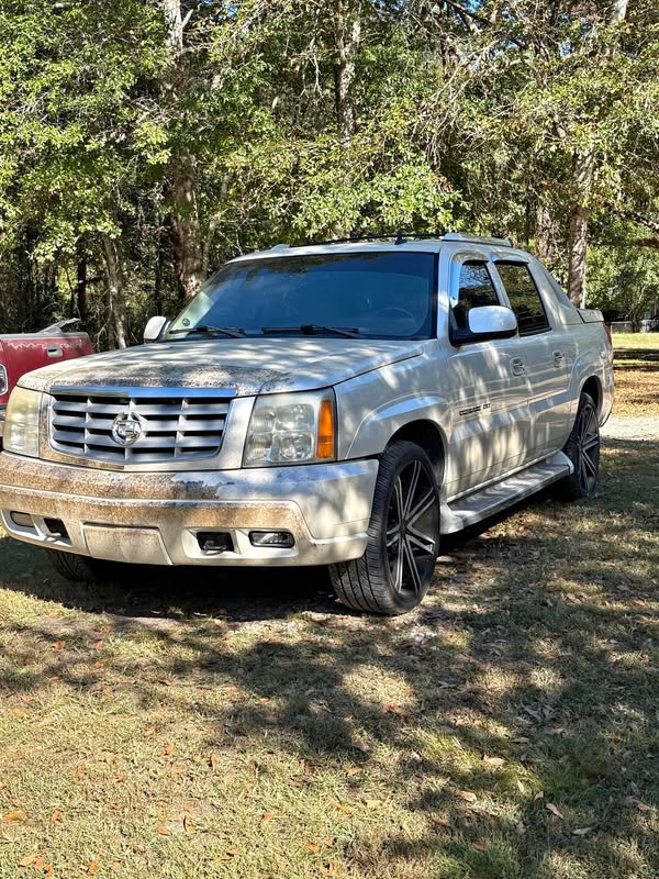2006 Cadillac Escalade EXT - Luxury Sport Utility Pickup 4D 5 1\/4 ft