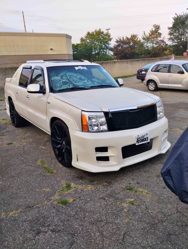 2002 Cadillac Escalade EXT Luxury Sport Utility Pickup 4D 5 1\/4 ft