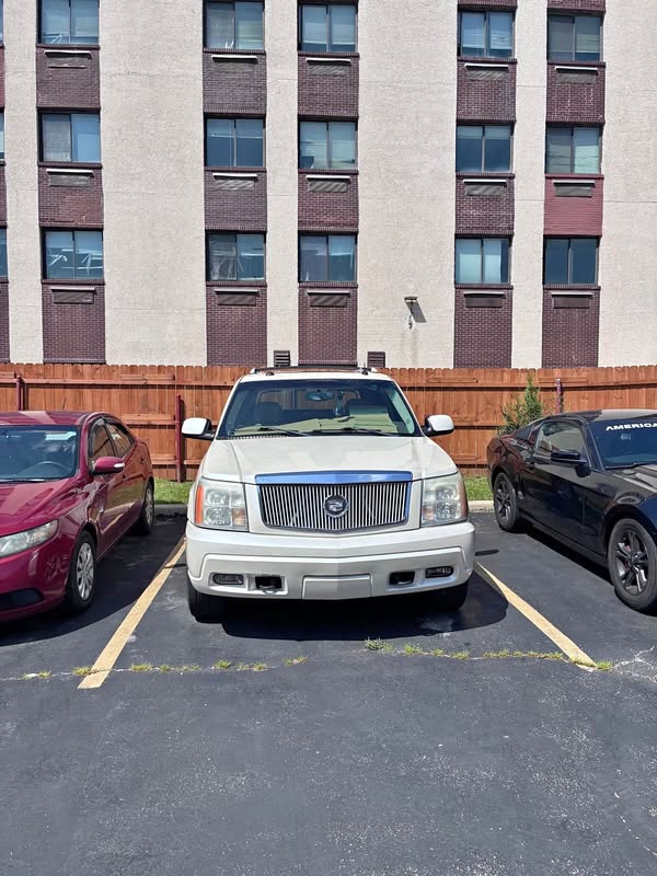 2003 Cadillac Escalade EXT - Luxury Sport Utility Pickup 4D 5 1\/4 ft