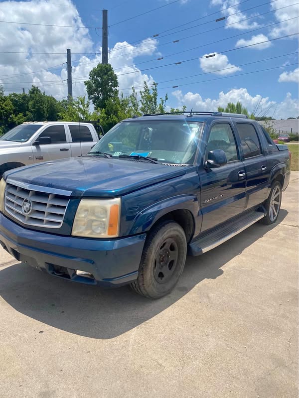 2005 Cadillac Escalade EXT - Sport Utility Pickup 4D