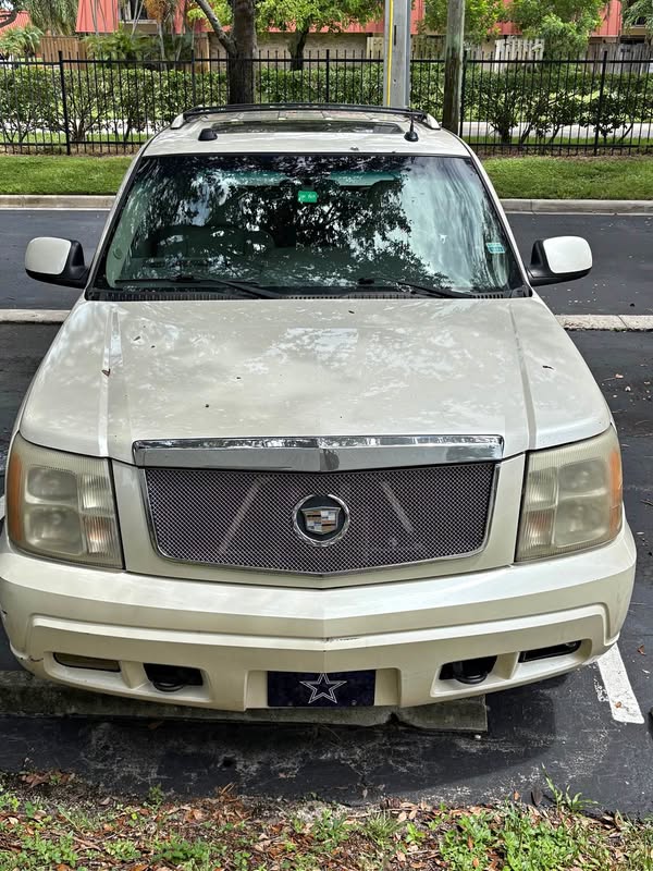 2004 Cadillac Escalade EXT - Sport Utility Pickup 4D