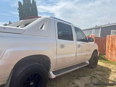 2004 Cadillac Escalade EXT - Sport Utility Pickup 4D 5 1\/4 ft