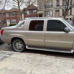2005 Cadillac Escalade EXT - Luxury Sport Utility Pickup 4D 5 1\/4 ft