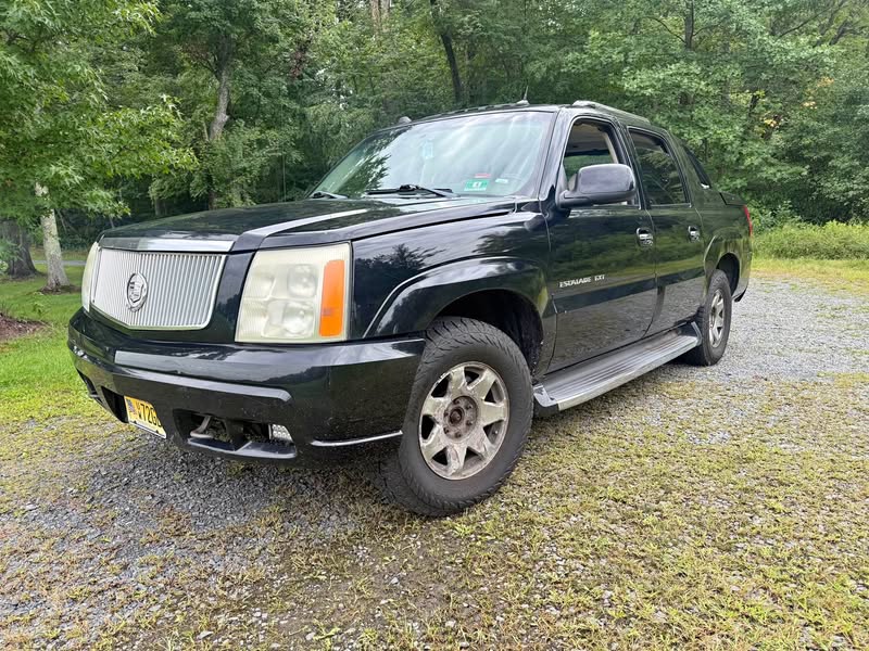 2004 Cadillac Escalade EXT - Luxury Sport Utility Pickup 4D 5 1\/4 ft