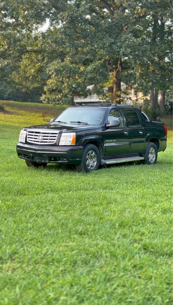 2006 Cadillac Escalade EXT - Premium Sport Utility Pickup 4D 5 1\/4 ft