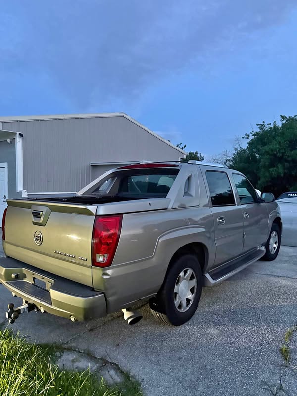 2002 Cadillac Escalade EXT - Luxury Sport Utility Pickup 4D 5 1\/4 ft