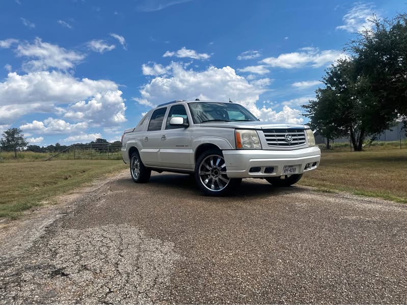 2005 Cadillac Escalade EXT - Sport Utility Pickup 4D