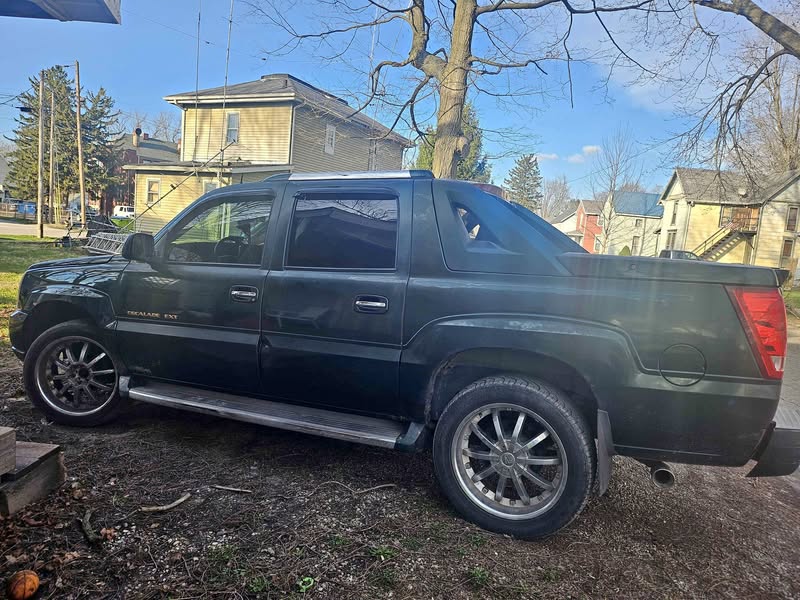2003 Cadillac Escalade EXT - Sport Utility Pickup 4D 5 1\/4 ft