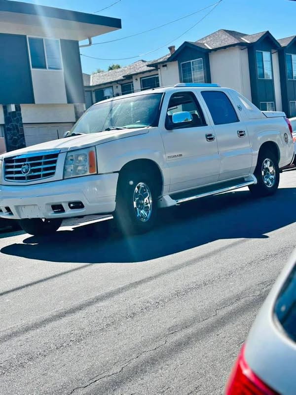 2002 Cadillac Escalade EXT - Sport Utility Pickup 4D