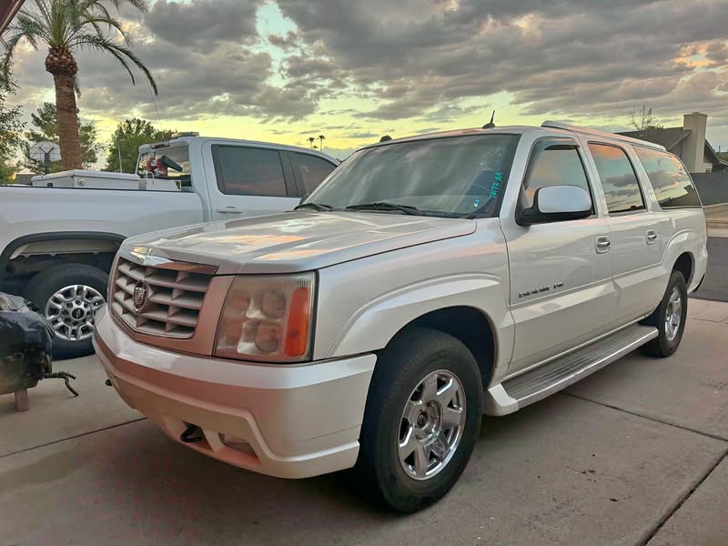 2005 Cadillac Escalade EXT - Luxury Sport Utility Pickup 4D 5 1\/4 ft