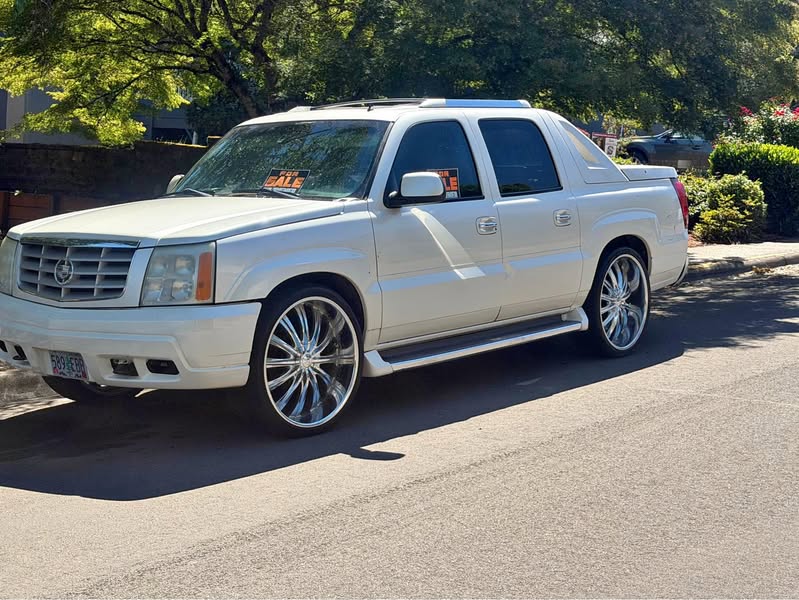 2002 Cadillac Escalade EXT - Luxury Sport Utility Pickup 4D 5 1\/4 ft