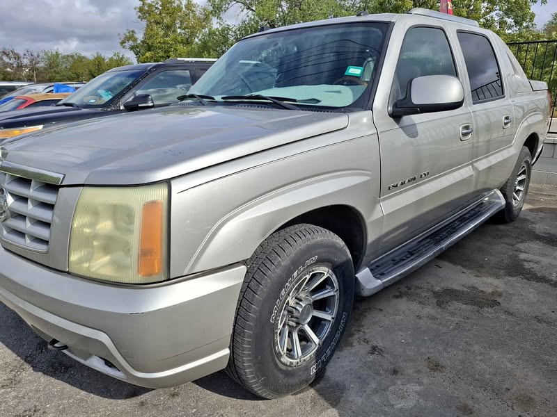 2004 Cadillac Escalade EXT - Sport Utility Pickup 4D