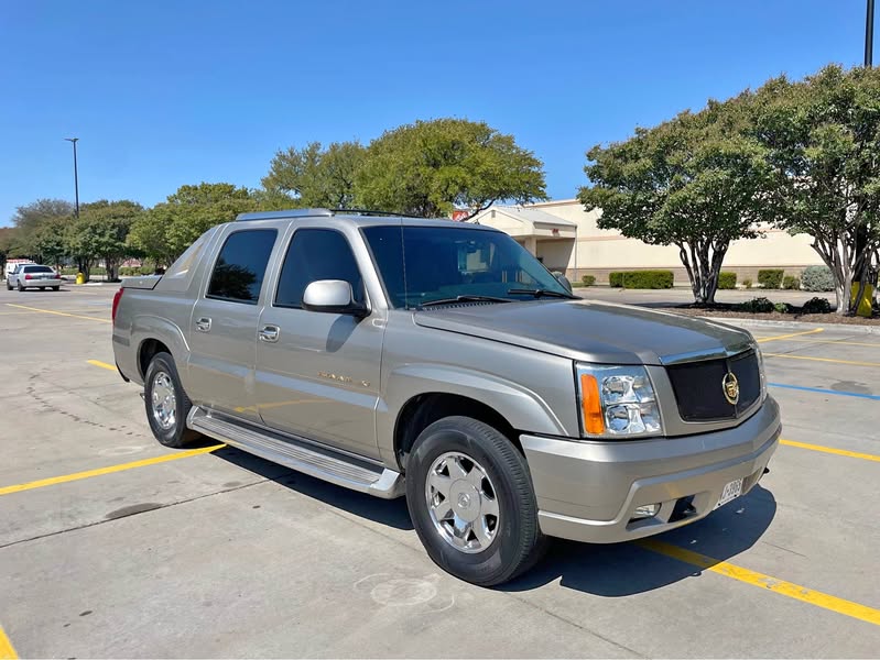 2002 Cadillac Escalade EXT - Luxury Sport Utility Pickup 4D 5 1\/4 ft